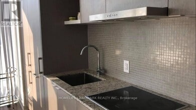 100 Harbour St in Toronto, ON - Building Photo - Building Photo