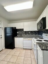 203 Pine Tulip Ct in Tampa, FL - Building Photo - Building Photo