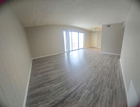 318 Riley Dr in Bloomington, IL - Building Photo - Building Photo