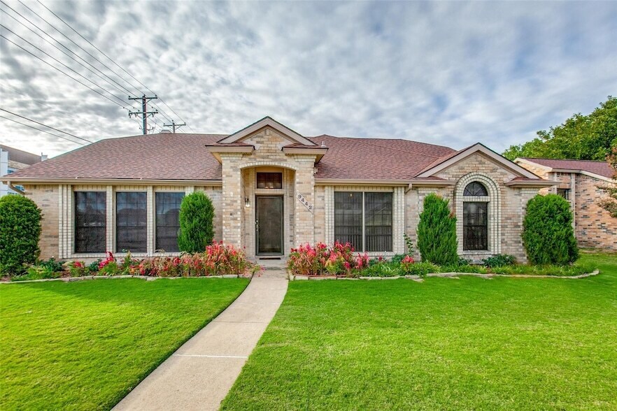 9442 Willard St in Rowlett, TX - Foto de edificio