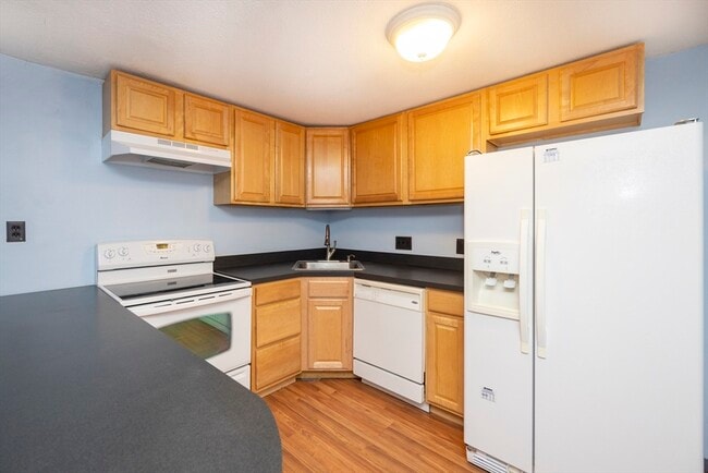 11 Leonard Rd in Boxborough, MA - Building Photo - Building Photo