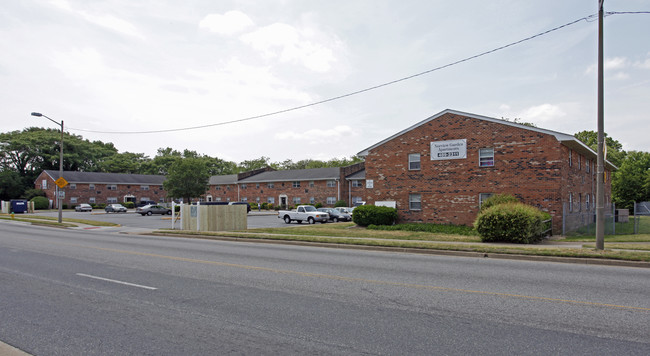 Crossroads Landing East in Norfolk, VA - Foto de edificio - Building Photo