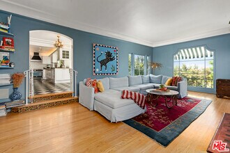 7918 Hillside Ave in West Hollywood, CA - Building Photo - Building Photo