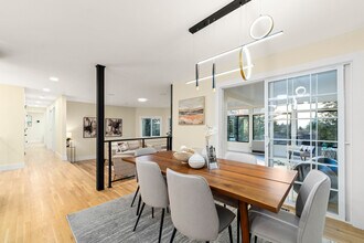 130 SW 194th St, Unit MAIN HOME in Normandy Park, WA - Foto de edificio - Building Photo