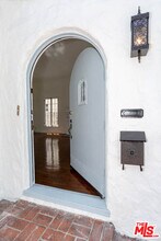 146 N Citrus Ave in Los Angeles, CA - Building Photo - Building Photo