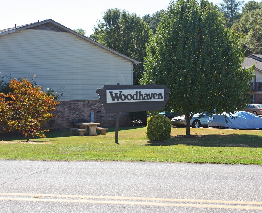 Woodhaven Apartments in Hueytown, AL - Building Photo