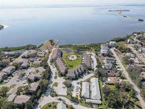 428 Windrush Bay Dr in Tarpon Springs, FL - Building Photo - Building Photo