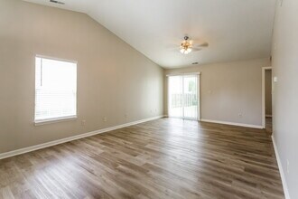 1352 E McClarnon Dr in Greenfield, IN - Building Photo - Building Photo