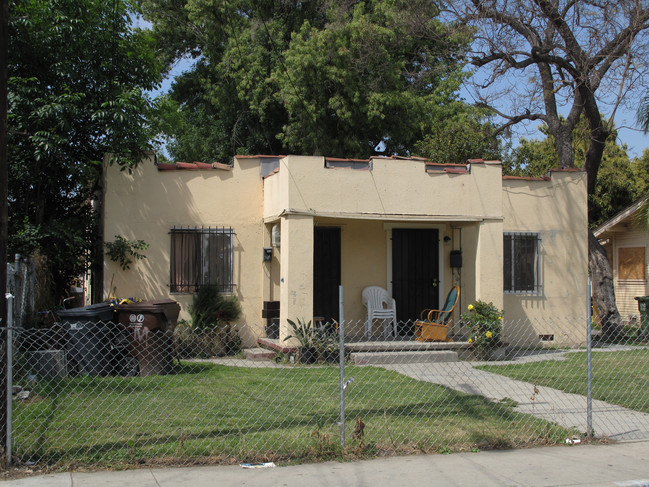 201 N Willow Ave in Compton, CA - Foto de edificio - Building Photo