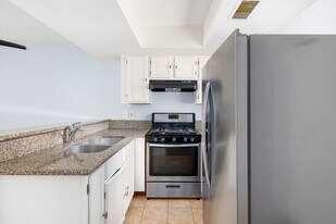 Sunflower Norton Apartments in Los Angeles, CA - Building Photo
