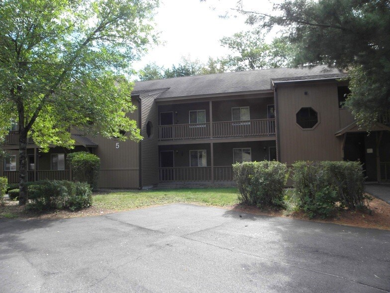 5 Hummingbird Rd, Unit 3 in Lincoln, NH - Building Photo