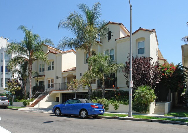 Monroe Courts in Los Angeles, CA - Building Photo - Building Photo