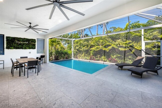 2733 Van Buren Ave in Naples, FL - Building Photo - Building Photo