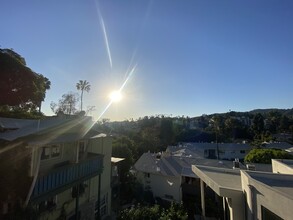 2101 Ivar Ave, Unit 1 in Los Angeles, CA - Foto de edificio - Building Photo