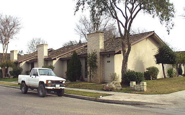 5207-5217 E Liberty Ave in Fresno, CA - Foto de edificio - Building Photo