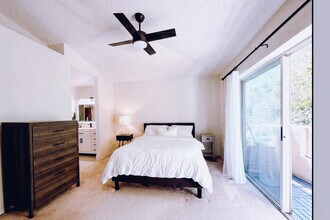 1018 Woodshire Ln, Unit A202 in Naples, FL - Foto de edificio - Building Photo