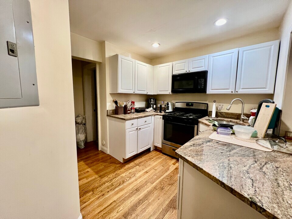 62 Egmont St, Unit 3 in Brookline, MA - Foto de edificio