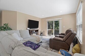 1247 Waverly Dr in Volo, IL - Foto de edificio - Building Photo