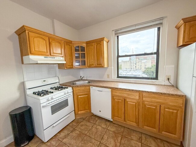 property at 553 E 188th St