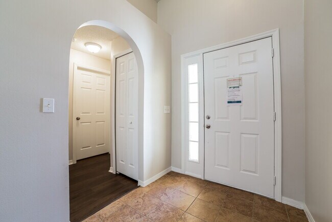 2372 Queenswood Cir in Kissimmee, FL - Building Photo - Building Photo