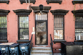 304 E 112th St in New York, NY - Building Photo - Building Photo