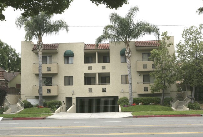 319 N Hollywood Way in Burbank, CA - Building Photo - Building Photo