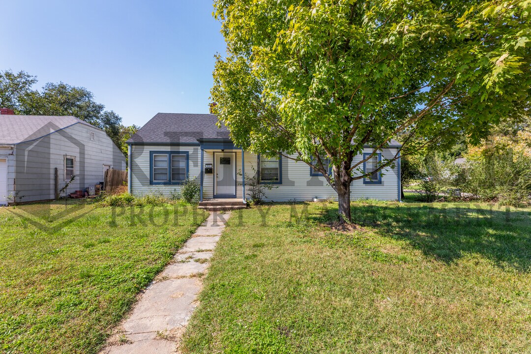 653 Harding St in Wichita, KS - Foto de edificio
