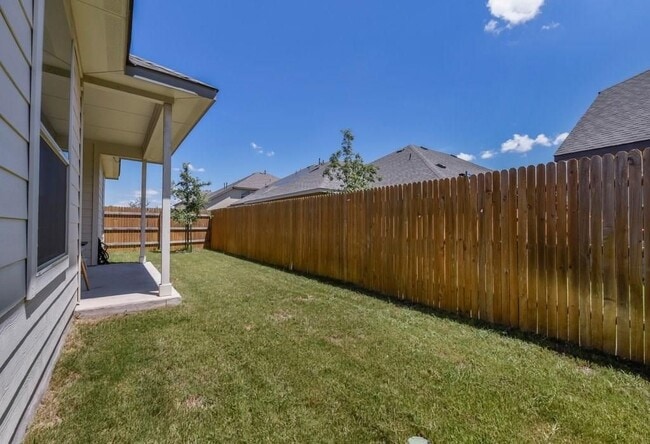 11203 Sisquoc Formation View, Unit Room 3 (UPSTAIRS, NEW) in Austin, TX - Foto de edificio - Building Photo