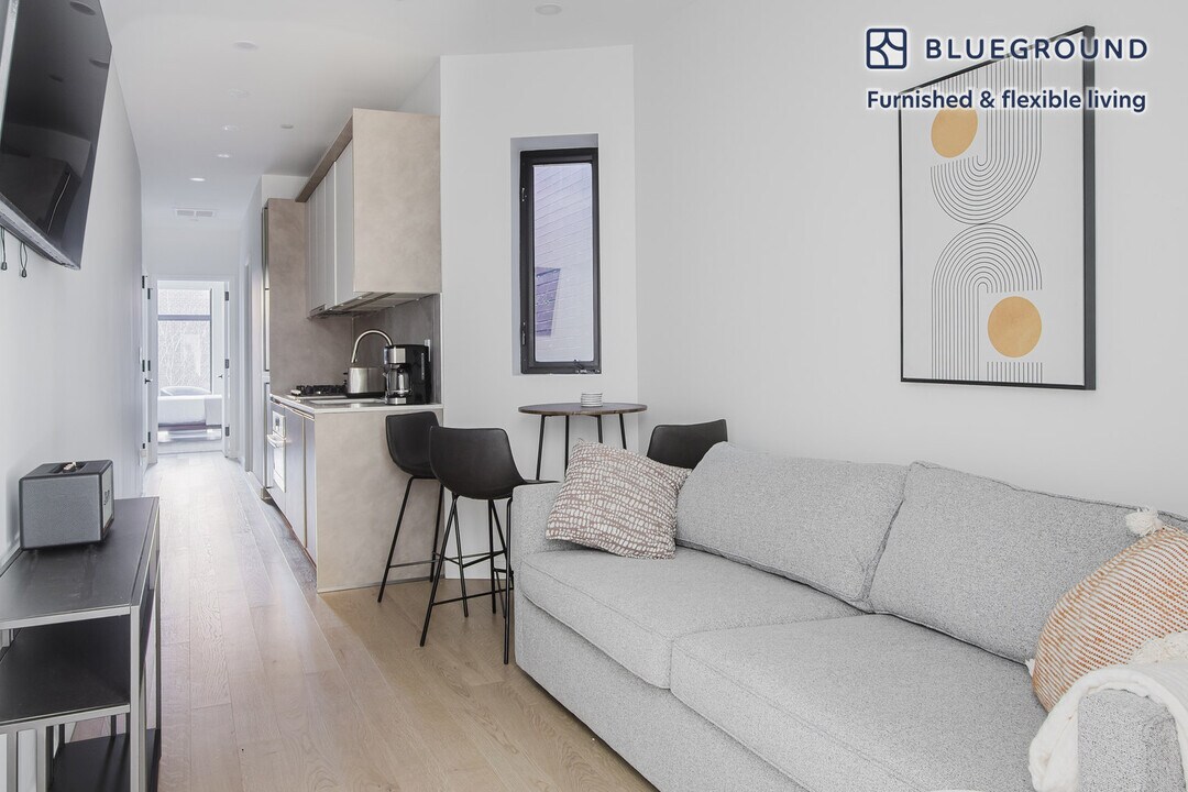 88 East End Ave in New York, NY - Building Photo