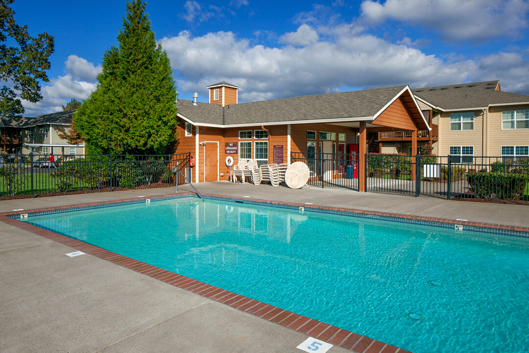 Suzann Plaza Apartments in Beaverton, OR - Building Photo