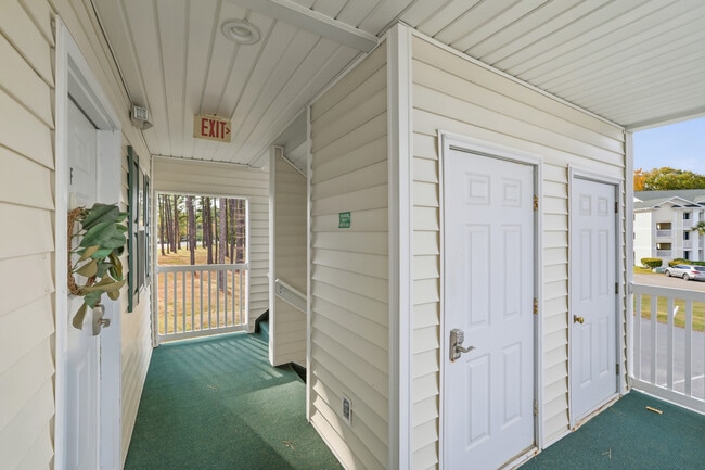 510 White River Dr, Unit F in Myrtle Beach, SC - Foto de edificio - Building Photo