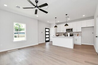 7926 Gladstone St in Houston, TX - Building Photo - Building Photo