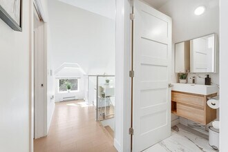 1425 Haro St in Vancouver, BC - Building Photo - Building Photo