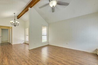 16041 Stoneham Cir in Pflugerville, TX - Foto de edificio - Building Photo