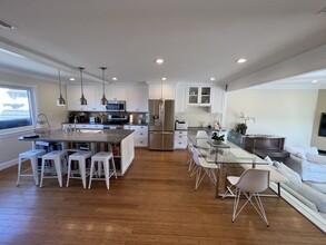 147 S Shore Dr in Solana Beach, CA - Building Photo - Building Photo