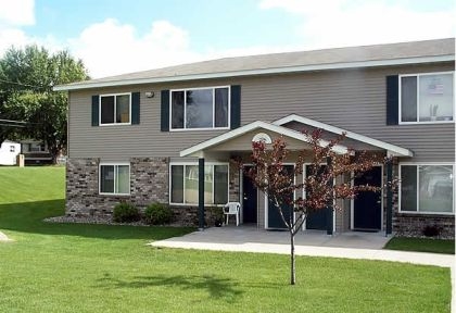 Dakotas Edge Townhomes Apartments in Wahpeton, ND - Building Photo