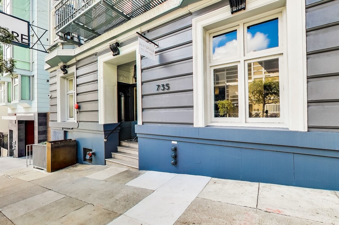 735 Taylor in San Francisco, CA - Building Photo