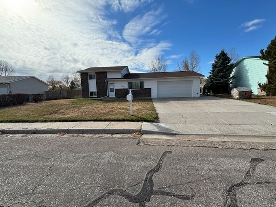 4301 Rio Verde St in Cheyenne, WY - Building Photo