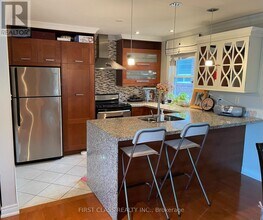 7 Duncairn Dr in Toronto, ON - Building Photo - Building Photo