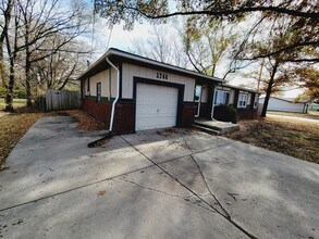1744 S Lark Ln in Wichita, KS - Foto de edificio - Building Photo