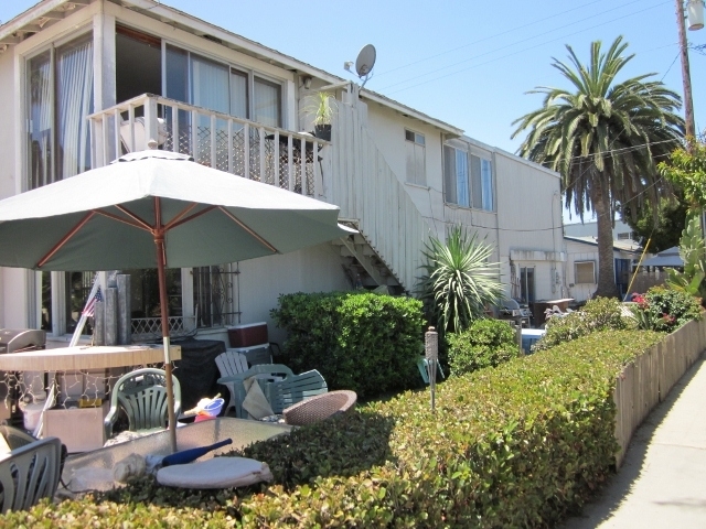 3216-3220 Bayside Walk in San Diego, CA - Building Photo - Building Photo