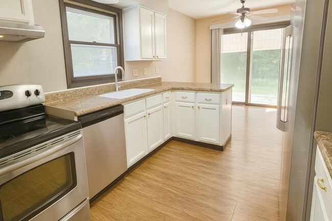 16515 Dane Ct E in Brookfield, WI - Building Photo - Building Photo