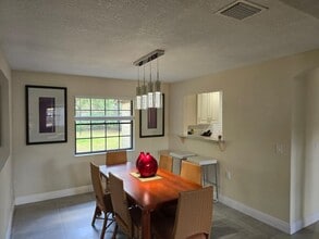 3071 Simpson Rd in Kissimmee, FL - Foto de edificio - Building Photo