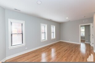 2105 N Sedgwick St in Chicago, IL - Building Photo