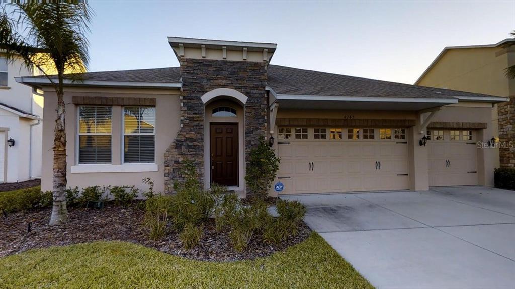 4245 Windcrest Dr in Zephyrhills, FL - Building Photo