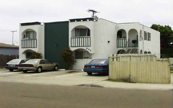 640 3rd St in Imperial Beach, CA - Foto de edificio - Building Photo