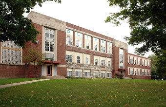 Creekside Apartments in Olivet, MI - Foto de edificio - Building Photo