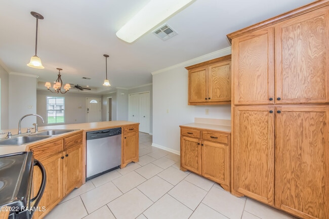 1029 Gary Dr in Breaux Bridge, LA - Building Photo - Building Photo