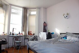 916 Beacon St, Unit 1 in Boston, MA - Building Photo