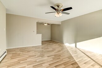 7413 Brookdale Dr in Darien, IL - Building Photo - Building Photo